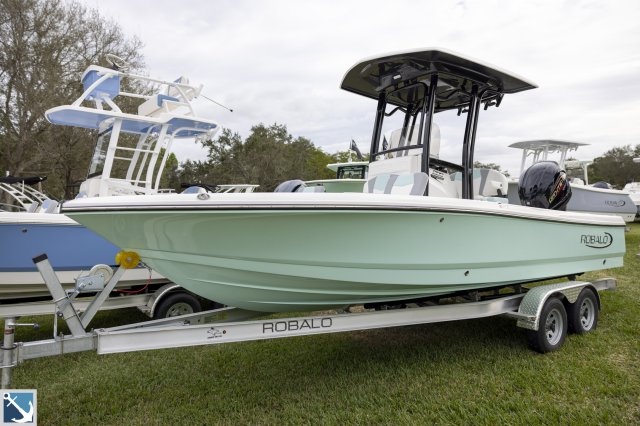 New 2024 Robalo 226 Cayman  Boat for sale